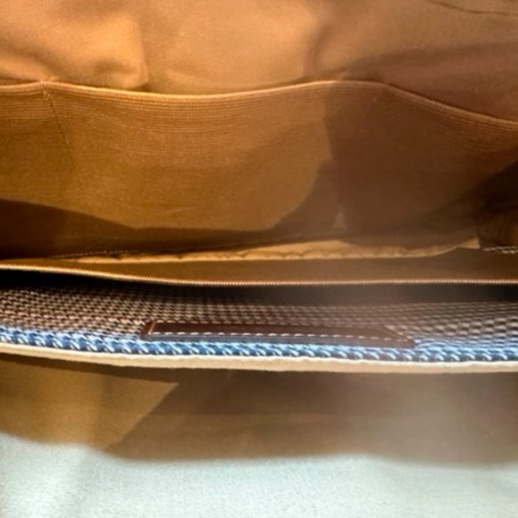 GORGEOUS BOCONI LARGE LEATHER MESSENGER BAG 18"x13"x3"wide. For men&women - Picture 10 of 13